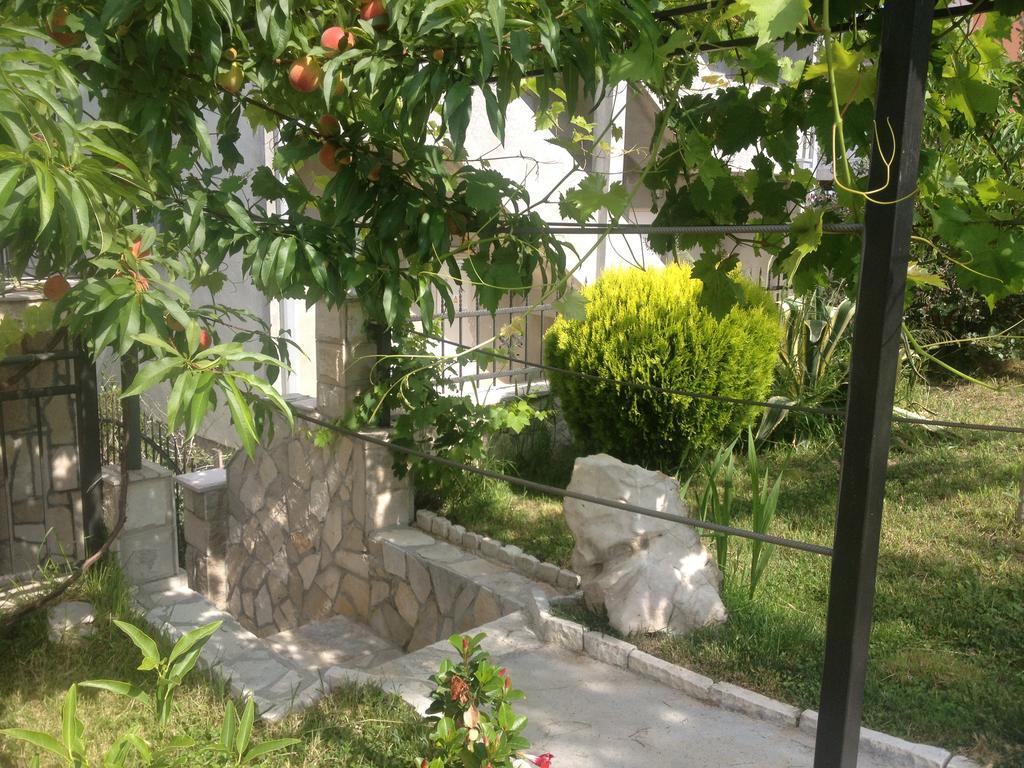 Apartments Svetlana Utjeha Ngoại thất bức ảnh